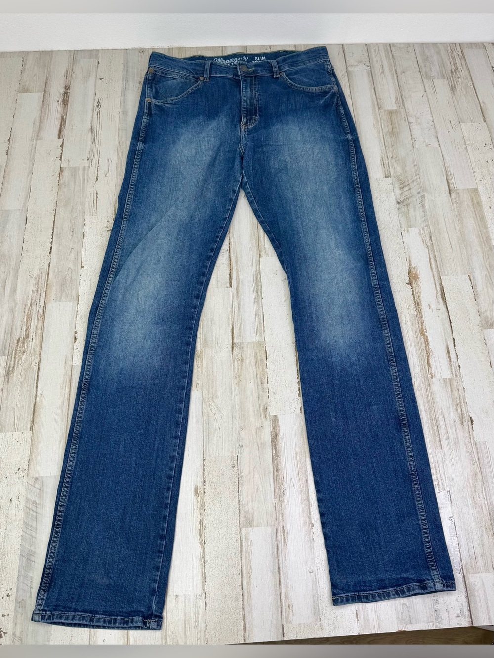Wrangler Jeans Womens 32x36 (32x34) Blue Slim Straight Leg Cut Western Cowgirl